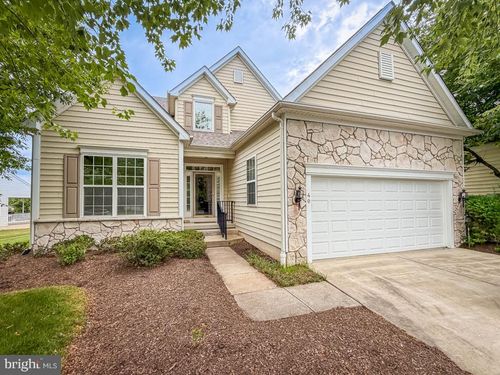 40 Betts Dr, WASHINGTON CROSSING, PA, 18977-1355 | Card Image