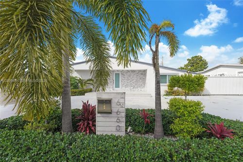 6660 W 13th Ave, Hialeah, FL, 33012-6338 | Card Image