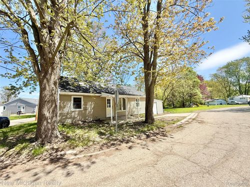 300 Georgia Dr, Lapeer, MI, 48446-2778 | Card Image