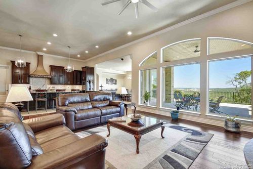 8 Braeburn Ct, Bulverde, TX, 78163-3110 | Card Image