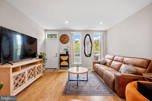 807 E Chase St, BALTIMORE, MD, 21202-5501 | Card Image