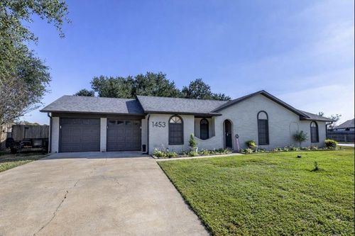 1453 Pin Oak Dr, Bellville, TX, 77418-3219 | Card Image