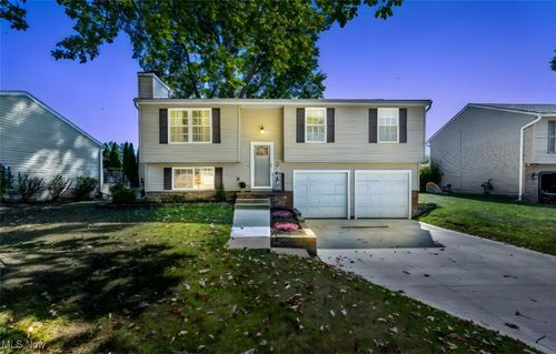 5451 Oak Ridge Dr, Willoughby, OH, 44094-3139 | Card Image