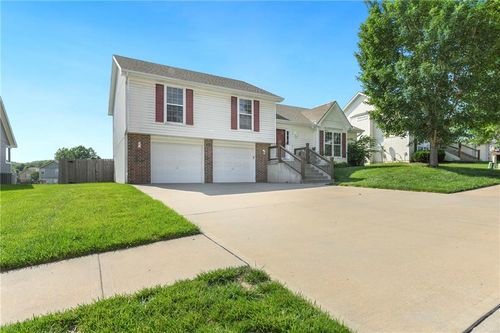 3918 Dixie Dr, Leavenworth, KS, 66048-5371 | Card Image