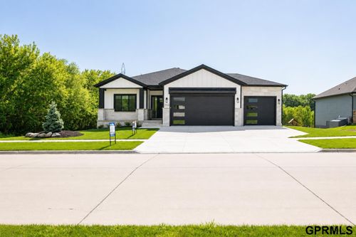 260 S 90th St, Lincoln, NE, 68520-9454 | Card Image