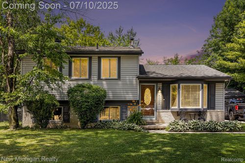 41173 Cimarron St, Clinton Township, MI, 48038-1808 | Card Image