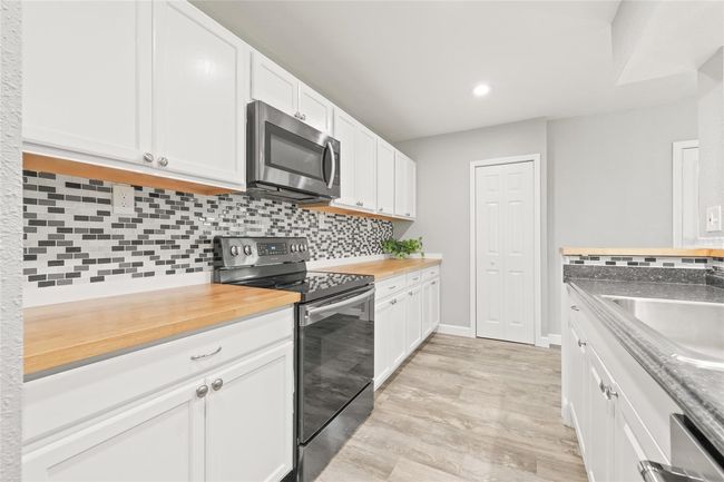 6012 Flora Ter, House other with 3 bedrooms, 2 bathrooms and null parking in APOLLO BEACH FL | Image 9