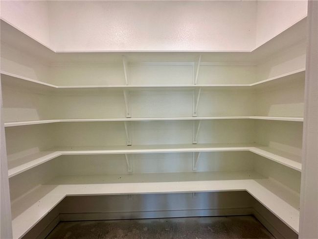 Walk-in Pantry | Image 5