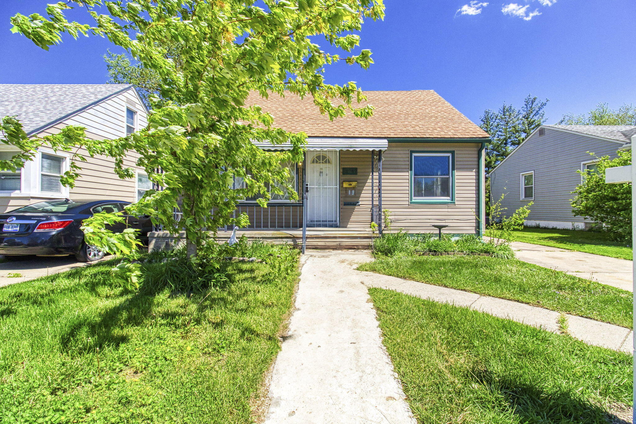 Grove Ave, Eastpointe, MI 48021