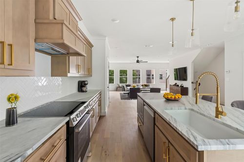 304 Golden Bell Ln, Fort Worth, TX, 76101 | Card Image