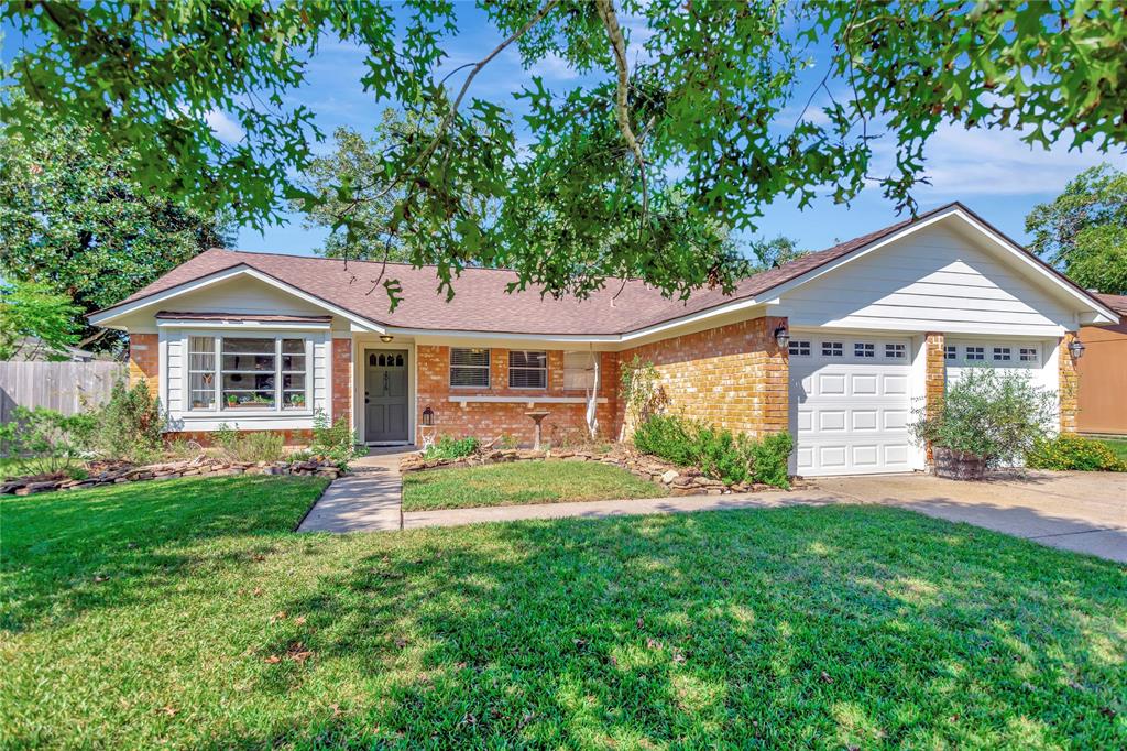 Kingsway Dr, League City, TX 77573