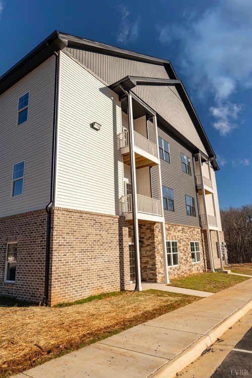 202-125 Brenleigh Court, Lynchburg, VA, 24501 | Card Image