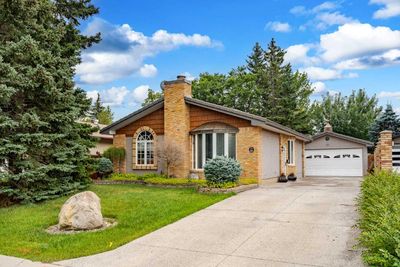 3007 Oakmoor Dr Sw, House detached with 4 bedrooms, 2 bathrooms and 6 parking in Calgary AB | Image 2