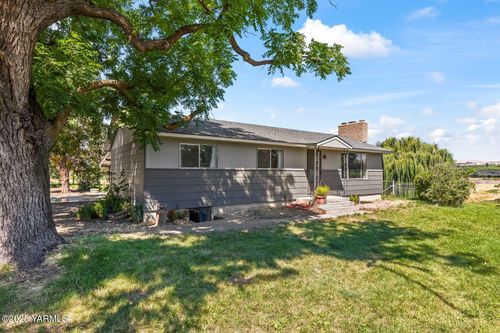 772 Highland Dr, Zillah, WA, 98953-9751 | Card Image
