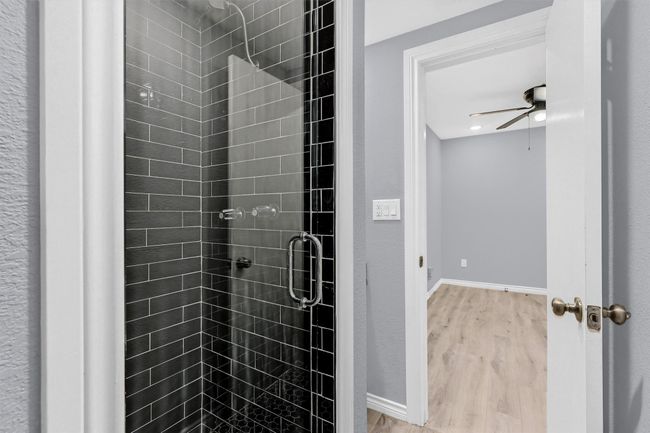110 W Moore St, House other with 2 bedrooms, 2 bathrooms and null parking in Sherman TX | Image 15