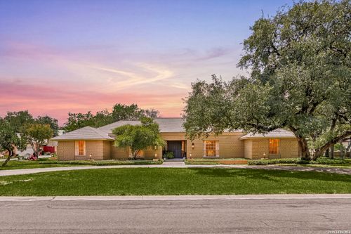 200 Sir Arthur Ct, Castle Hills, TX, 78213-2631 | Card Image