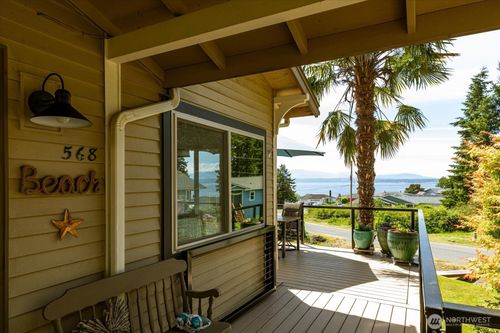 568 Dolphin Dr, Freeland, WA, 98249-9695 | Card Image