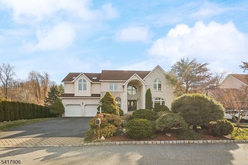 19 Dave Espie Way, Wayne, NJ, 07470-5203 | Card Image