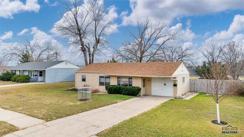 501 Robbins Dr, Rapid City, SD, 57701-5612 | Card Image