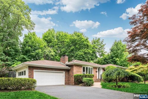 327 Hil Ray Ave, Wyckoff, NJ, 07481-3006 | Card Image