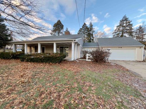 108 E 37th St, Davenport, IA, 52806-6001 | Card Image