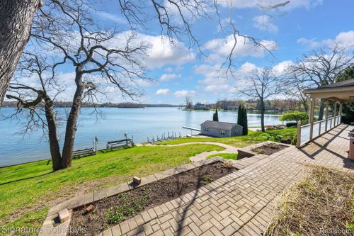 2224 Lake Angelus Shrs, Lake Angelus, MI, 48326-1042 | Card Image