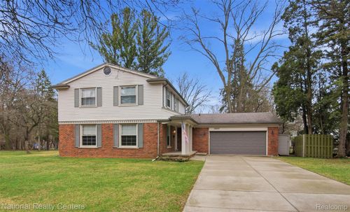 35037 Ellen Ct, Livonia, MI, 48154-2401 | Card Image