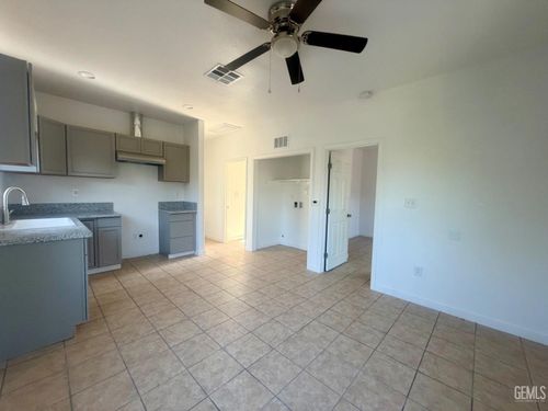 7709 Florence St, Lamont, CA, 93241-2901 | Card Image