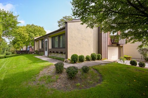 19 Elmwood Sq, Indian Head Park, IL, 60525-4434 | Card Image