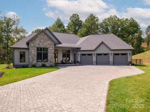 422 Ascension Vly, Horse Shoe, NC, 28742-0180 | Card Image