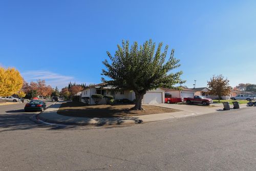 201 Weber St, Woodland, CA, 95695-2927 | Card Image