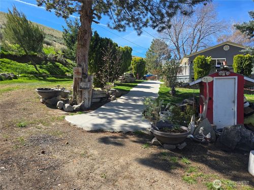 710 Adobe Way, Yakima, WA, 98242 | Card Image