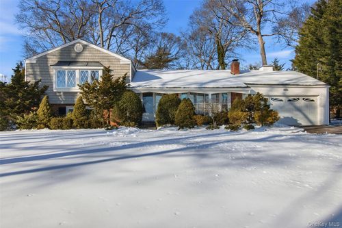 83 Woodlawn Ave, East Moriches, NY, 11940-1535 | Card Image