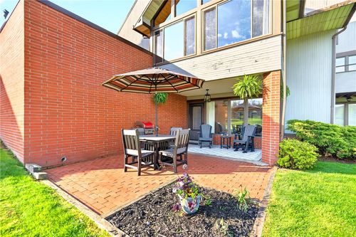 15-100 Pebble Beach Ct, Beaver, PA, 15009-9684 | Card Image