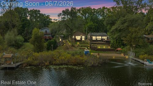 200 E Canyon Dr, Milford, MI, 48380-3500 | Card Image