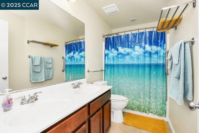 Upstairs Full Bathroom | Image 17