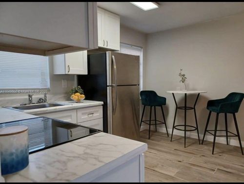 2-721 Ne 10th St, Hallandale Beach, FL, 33009-2527 | Card Image