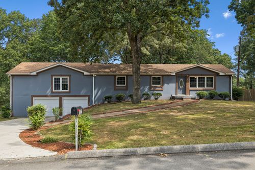 102 Warren Pl, Dickson, TN, 37055-2239 | Card Image