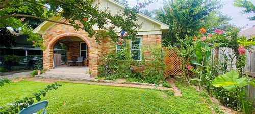 610 Caplin St, Houston, TX, 77022-5504 | Card Image