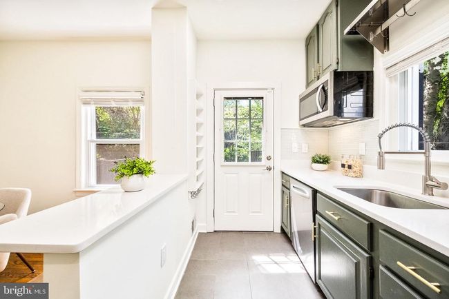 319 Hume Ave, Home with 2 bedrooms, 2 bathrooms and null parking in ALEXANDRIA VA | Image 13