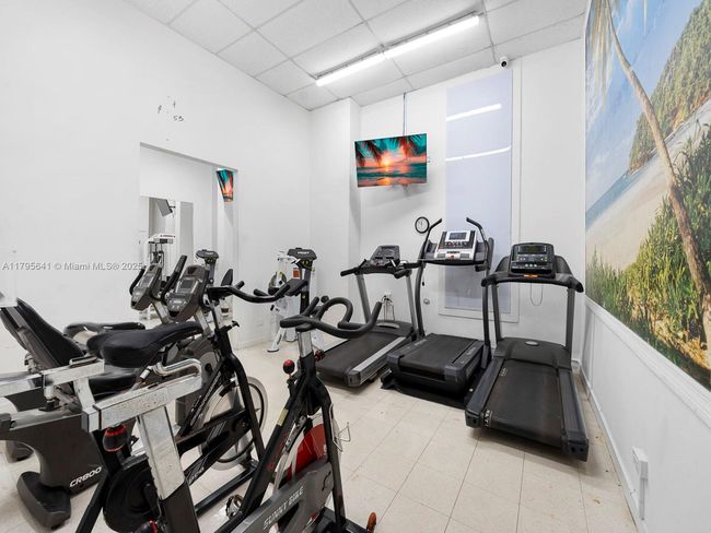 APT-1015 - 6039 Collins Ave, Condo with 1 bedrooms, 2 bathrooms and null parking in Miami Beach FL | Image 39