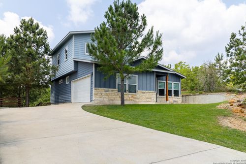 104 Kahalulu Dr, Bastrop, TX, 78602-6417 | Card Image