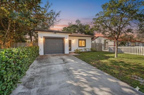 205 Nw 27th Ter, Fort Lauderdale, FL, 33311-8609 | Card Image