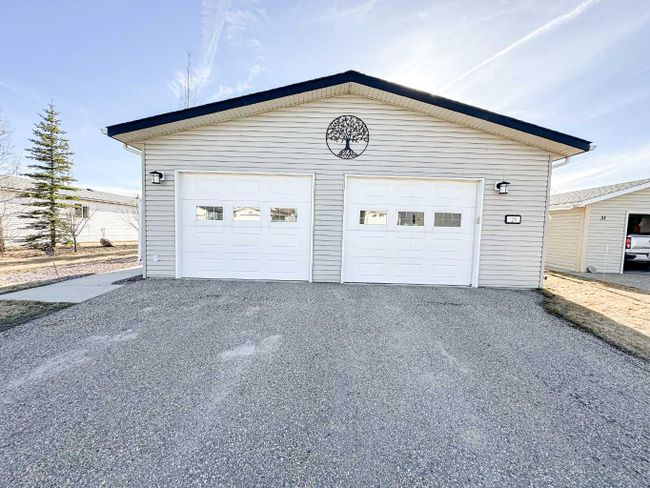 29 - 5210 65 Avenue, Home with 3 bedrooms, 2 bathrooms and 4 parking in Olds AB | Image 2