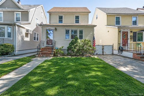 240-11 88th Ave, Bellerose, NY, 11426-1217 | Card Image