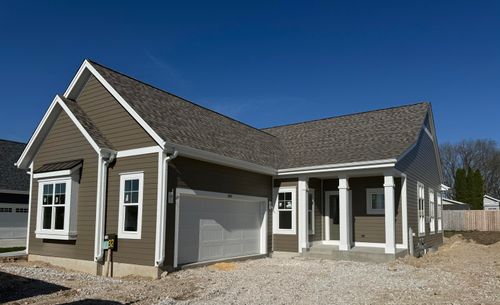 369 Evergreen Ln, Pewaukee, WI, 53072-2403 | Card Image