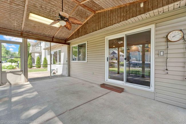 Screened back porch | Image 26