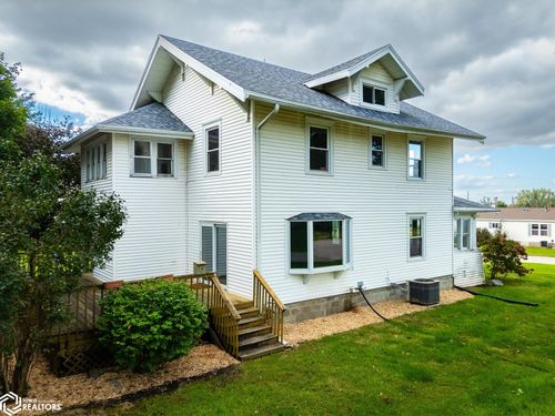 618 4th St, Gladbrook, IA, 50635-9512 | Card Image