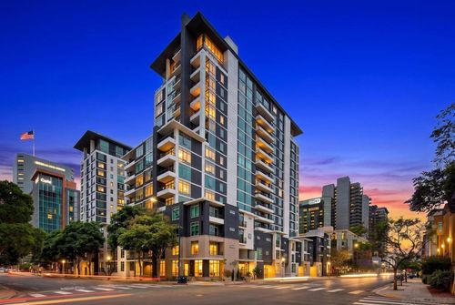 327-425 W Beech St, San Diego, CA, 92101-8440 | Card Image