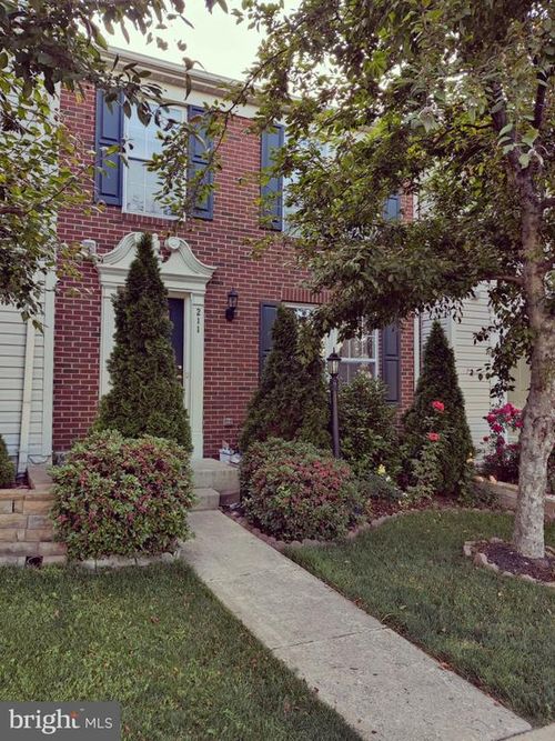 211 Shirley Sq Se, LEESBURG, VA, 20175-6121 | Card Image